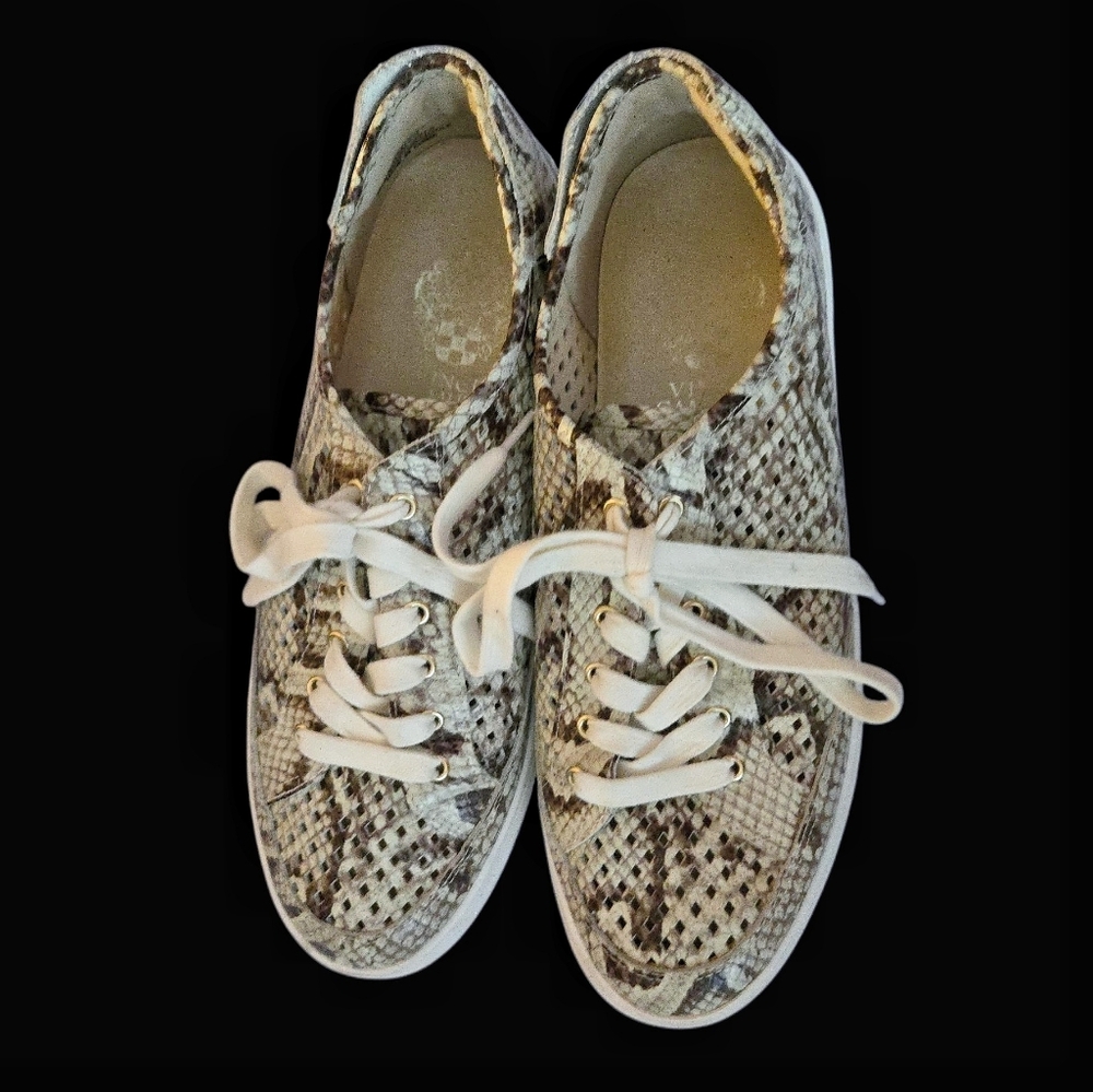 Vince Camuto Karshey Lace-up Platform Oatmeal Multi Snake Sneakers. Size 9M US.